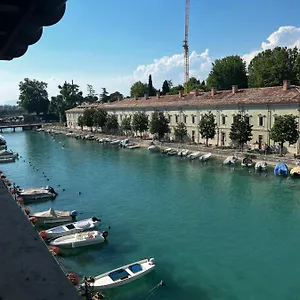 Alojamento de Acomodação e Pequeno-almoço C House, Peschiera del Garda