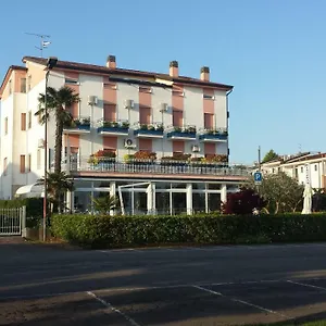 2* Hotel Cristallo